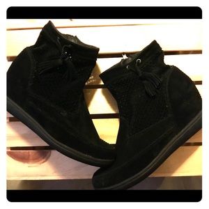 Sketcher wedge moccasins